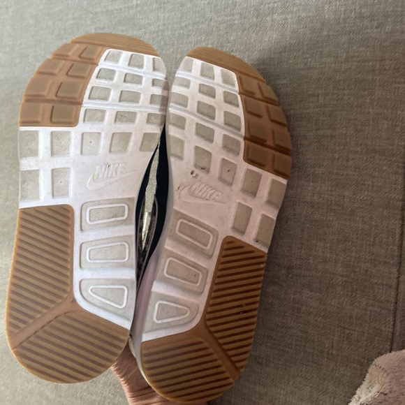 Nike shoes. We’re on display and have 10 written on back - Picture 4 of 5